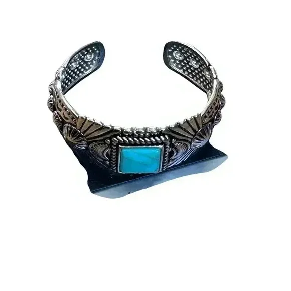 Montana Silversmiths Flourished Turquoise Cuff Bracelet Western Lifestyle New